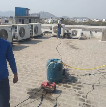 Jet spray cleaning